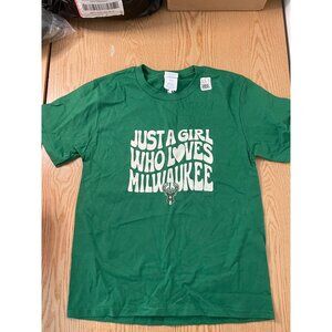 B65 New Kids Unisex Milwaukee Tshirt 100% Cotton Green size Medium 9-10